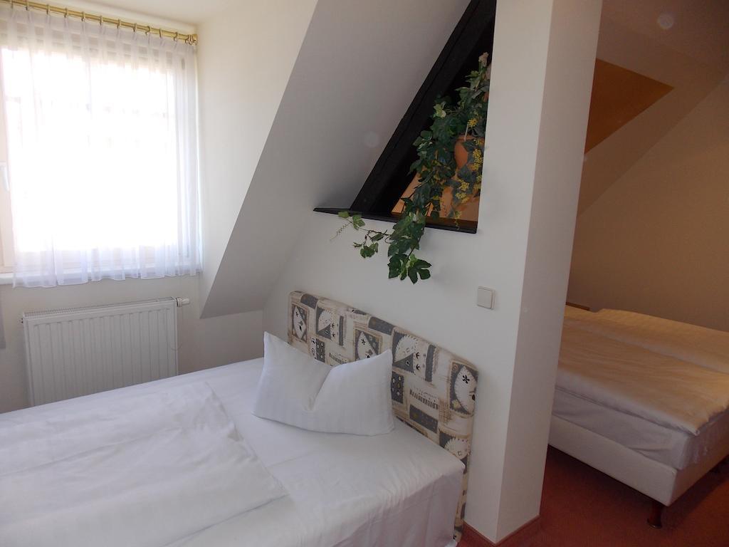 Gasthof Und Landhotel Zur Ausspanne Klipphausen Szoba fotó